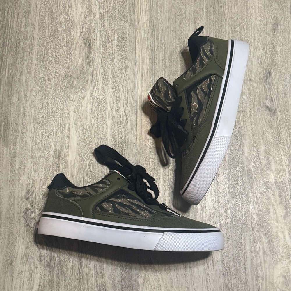 Airwalk Youth Camo Print Lace Up Low Top Sneakers Shoes Size 1